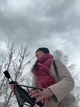 Snapshot of MooonReal chatting on March 2025 06:25:02 AM MooonReal online show from March 2025 06:25:02 AM