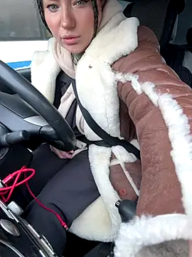 Snapshot of MooonReal chatting on November 2025 05:28:02 AM MooonReal online show from November 2025 05:28:02 AM