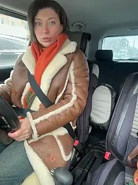 Snapshot of MooonReal chatting on December 2025 04:51:01 AM MooonReal online show from December 2025 04:51:01 AM