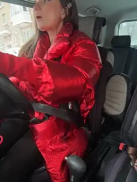 Snapshot of MooonReal chatting on December 2025 08:21:01 AM MooonReal online show from December 2025 08:21:01 AM