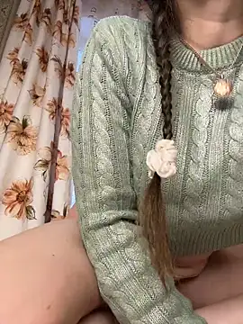 Snapshot of MooonReal chatting on December 2025 03:15:01 AM MooonReal online show from December 2025 03:15:01 AM