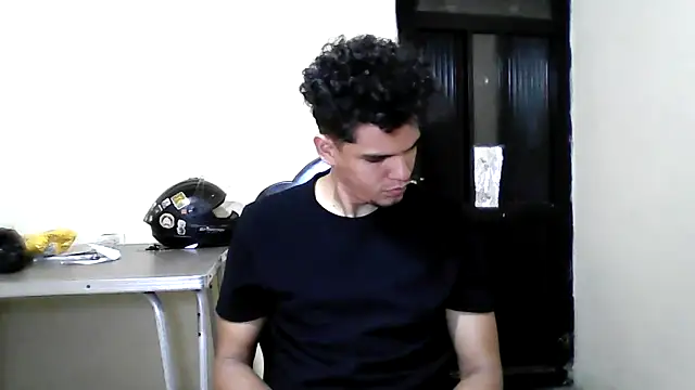 Snapshot of VERGOSAN18CM chatting on November 2025 09:42:02 PM VERGOSAN18CM online show from November 2025 09:42:02 PM