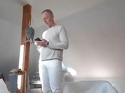 Snapshot of maxmueller321 chatting on February 2026 09:05:02 AM maxmueller321 online show from February 2026 09:05:02 AM