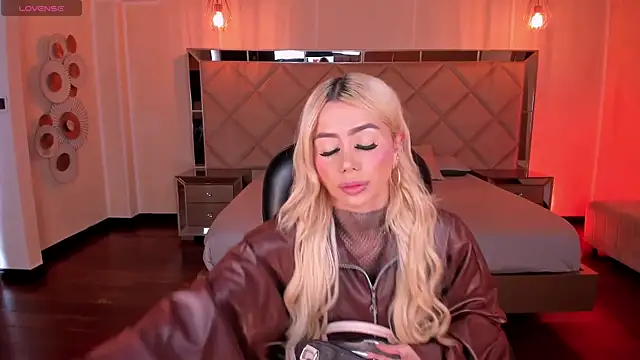 HannaConnor  online show from April 2026 08:47:01 PM