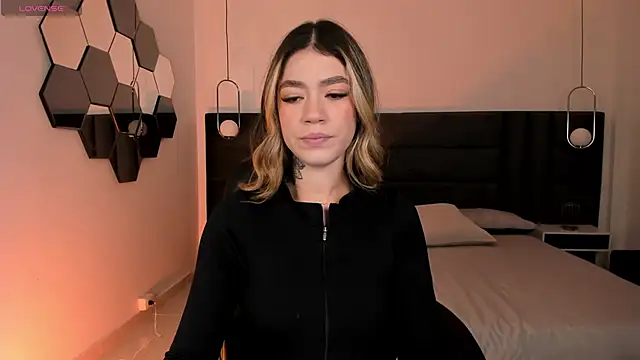 ViolettHansson online show from February 2026 10:47:01 AM