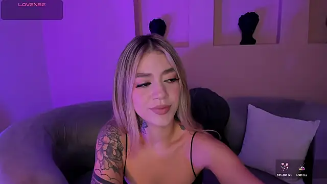 ViolettHansson online show from May 2026 10:31:02 AM