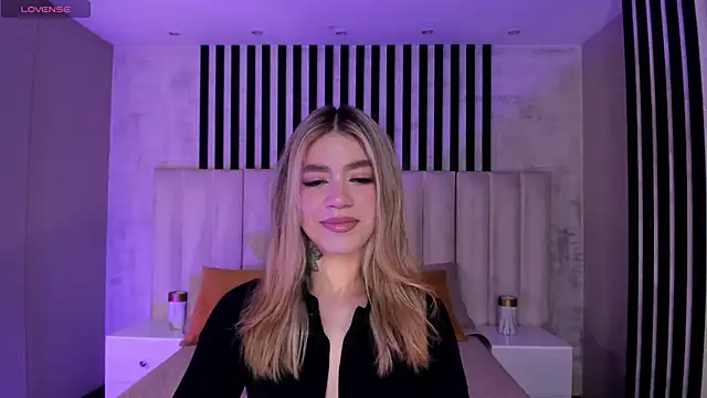 ViolettHansson online show from May 2026 10:12:02 AM