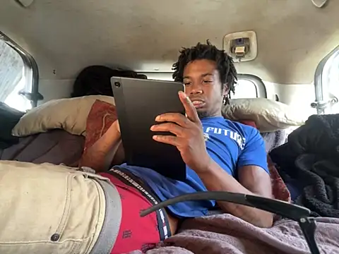 Snapshot of SlimeCrownzOut5 chatting on September 2025 03:28:02 PM SlimeCrownzOut5 online show from September 2025 03:28:02 PM