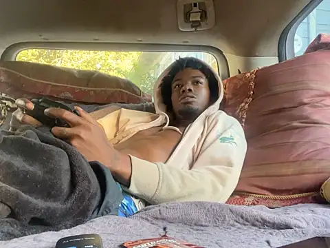 Snapshot of SlimeCrownzOut5 chatting on October 2025 01:53:02 PM SlimeCrownzOut5 online show from October 2025 01:53:02 PM