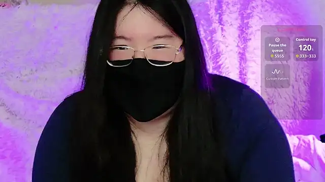 Snapshot of Kara-Nuna chatting on December 2025 06:43:02 AM Kara-Nuna online show from December 2025 06:43:02 AM