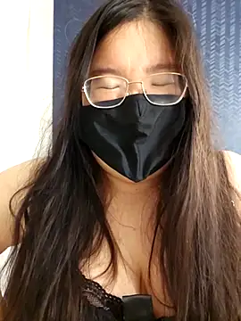 Snapshot of Kara-Nuna chatting on December 2025 04:18:02 AM Kara-Nuna online show from December 2025 04:18:02 AM