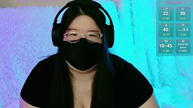 Snapshot of Kara-Nuna chatting on February 2026 01:33:01 AM Kara-Nuna online show from February 2026 01:33:01 AM