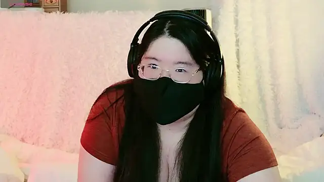 Snapshot of Kara-Nuna chatting on March 2026 04:03:01 AM Kara-Nuna online show from March 2026 04:03:01 AM