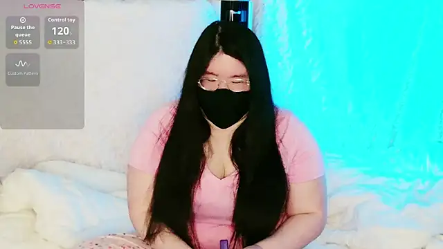 Snapshot of Kara-Nuna chatting on May 2026 04:10:02 AM Kara-Nuna online show from May 2026 04:10:02 AM