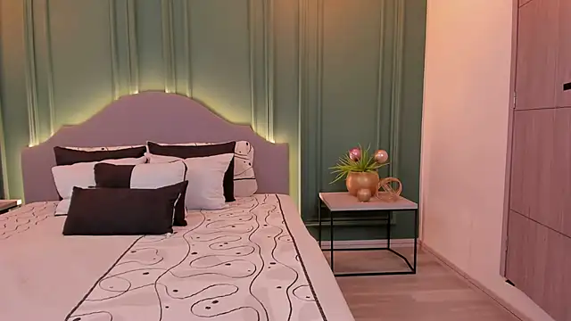 Snapshot of IrisBaker chatting on December 2024 05:42:02 PM IrisBaker online show from December 2024 05:42:02 PM