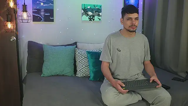 Snapshot of Cleoanubis- chatting on November 2025 03:38:01 AM Cleoanubis- online show from November 2025 03:38:01 AM