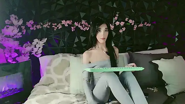 Snapshot of Finibondi chatting on September 2025 06:39:02 AM Finibondi online show from September 2025 06:39:02 AM