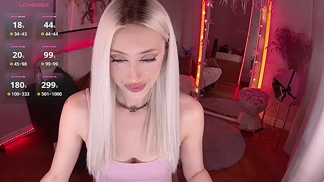 LoryWood online show from February 2025 02:32:02 PM