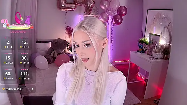 LoryWood online show from December 2025 04:14:02 PM