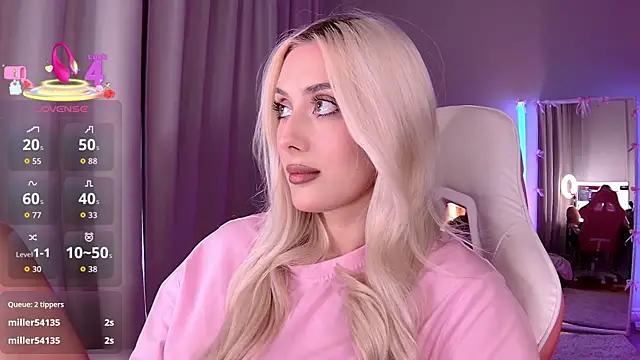 LoryWood online show from April 2026 02:44:01 PM