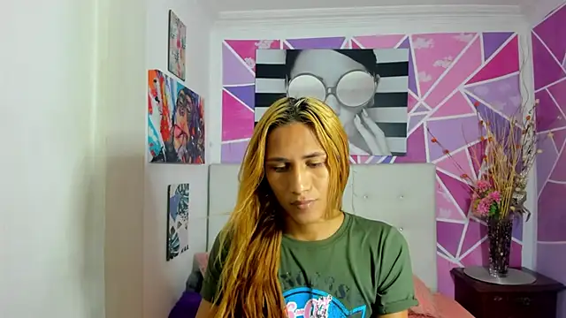 Brisahott online show from December 2024 01:54:02 PM