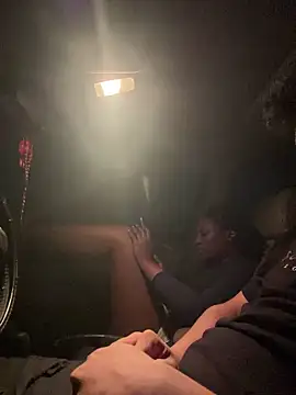 casadoscuriosos97 online show from February 2025 03:31:02 AM