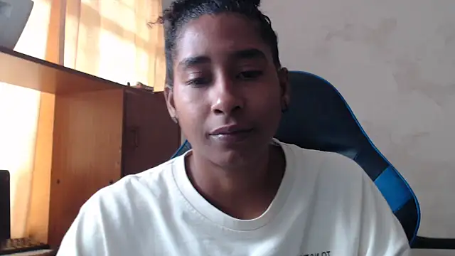 yohatinelly07 online show from November 2025 02:34:02 PM