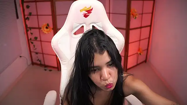 its lola24 online show from October 2025 01:58:02 AM