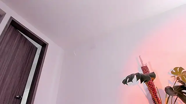 rossth1 online show from April 2026 07:07:01 PM