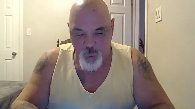 Snapshot of Newfiesausage1972 chatting on February 2025 02:37:01 PM Newfiesausage1972 online show from February 2025 02:37:01 PM