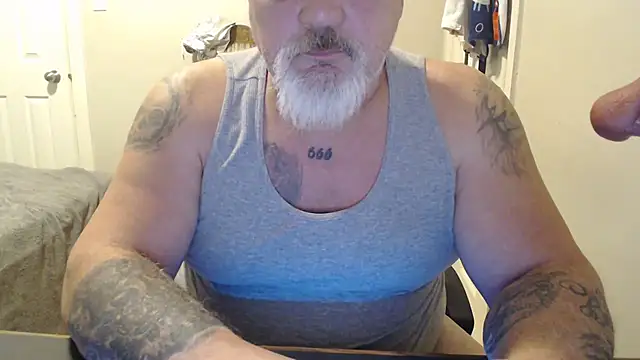 Snapshot of Newfiesausage1972 chatting on February 2025 04:22:01 PM Newfiesausage1972 online show from February 2025 04:22:01 PM