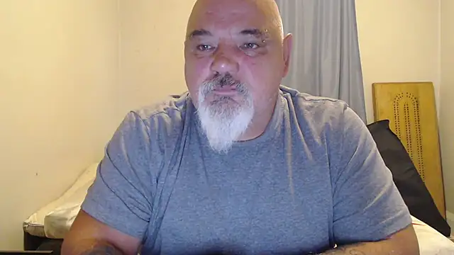 Snapshot of Newfiesausage1972 chatting on September 2025 11:43:01 AM Newfiesausage1972 online show from September 2025 11:43:01 AM