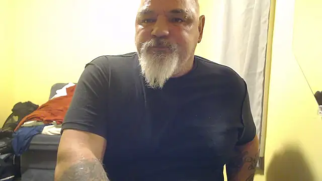 Snapshot of Newfiesausage1972 chatting on November 2025 10:56:02 PM Newfiesausage1972 online show from November 2025 10:56:02 PM