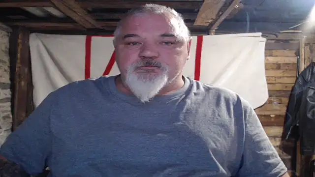 Snapshot of Newfiesausage1972 chatting on November 2025 12:33:01 PM Newfiesausage1972 online show from November 2025 12:33:01 PM