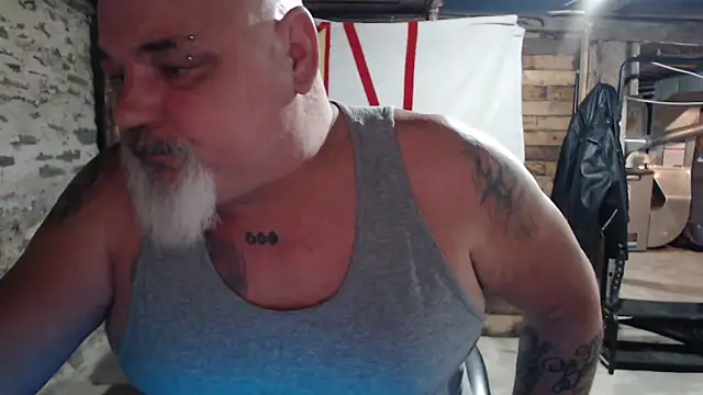 Snapshot of Newfiesausage1972 chatting on November 2025 12:05:02 PM Newfiesausage1972 online show from November 2025 12:05:02 PM