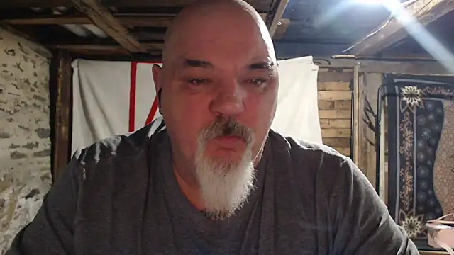 Newfiesausage1972 online show from January 2026 11:16:02 AM