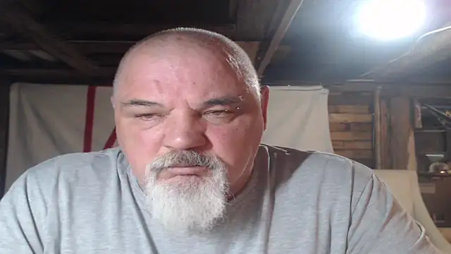 Newfiesausage1972 online show from March 2026 10:54:01 AM