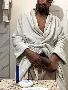 1BeautyN1Beast online show from December 2024 04:30:02 AM