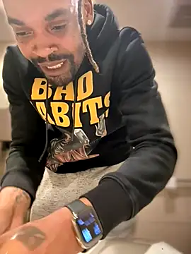 1BeautyN1Beast online show from November 2025 07:30:01 PM