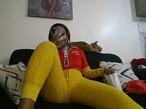 Snapshot of hoely_grail01 chatting on December 2025 09:09:02 PM hoely grail01 online show from December 2025 09:09:02 PM