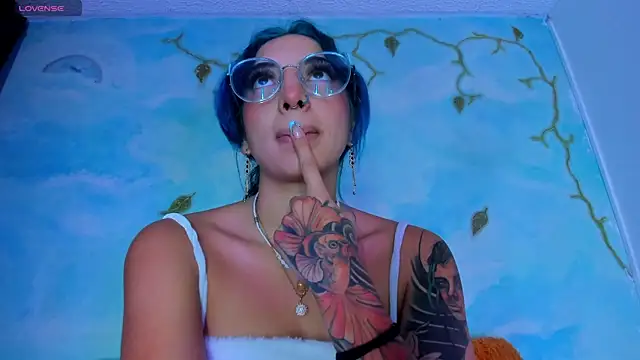 SaturnooStonee online show from March 2026 03:45:01 AM