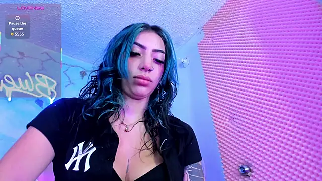 SaturnooStonee online show from May 2026 03:13:01 AM