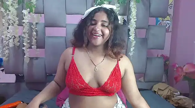 Snapshot of Sofia_Hernandez_ chatting on December 2024 09:25:02 PM Sofia Hernandez online show from December 2024 09:25:02 PM