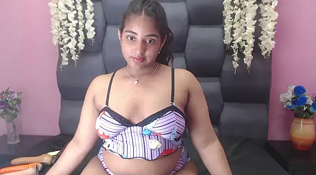 Snapshot of Sofia_Hernandez_ chatting on February 2025 05:39:01 AM Sofia Hernandez online show from February 2025 05:39:01 AM