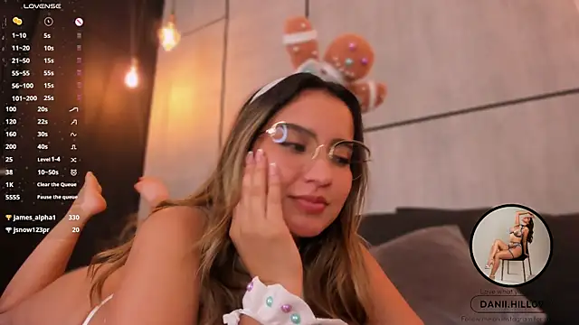 danii hill  online show from December 2024 08:22:02 AM