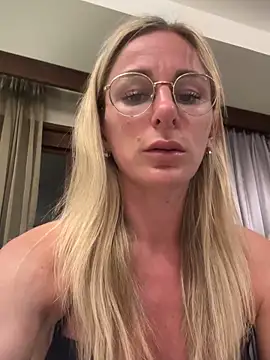 Liana Lou online show from March 2026 02:18:01 PM