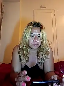 allissonw13 online show from April 2026 12:12:01 AM