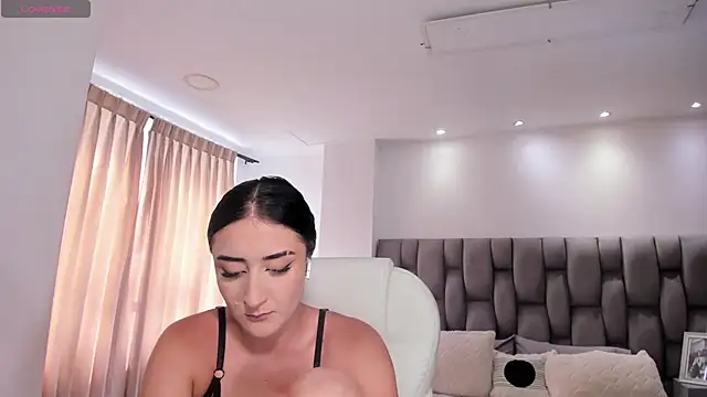 kendra scoth online show from January 2025 07:48:02 PM