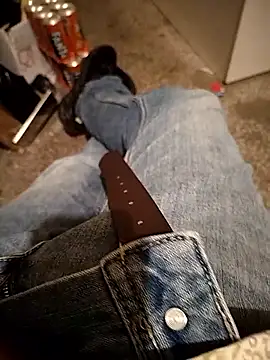 Snapshot of A_man_in_public chatting on October 2025 07:46:02 PM A man in public online show from October 2025 07:46:02 PM