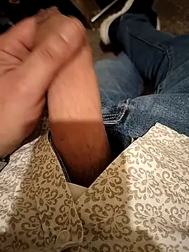 Snapshot of A_man_in_public chatting on October 2025 11:31:02 AM A man in public online show from October 2025 11:31:02 AM